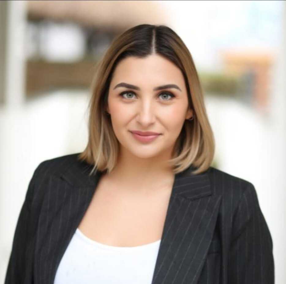 Frau Yasemin Büyükuzun